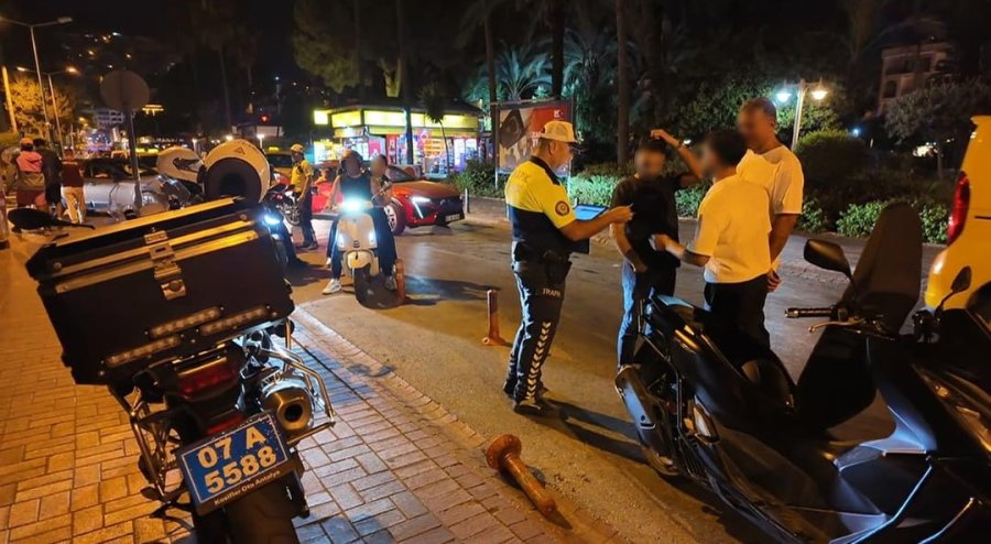 Alanya’da Denetimlerde 2 Bin 140 Sürücü Ve Yolcuya Cezai İşlem Uygulandı