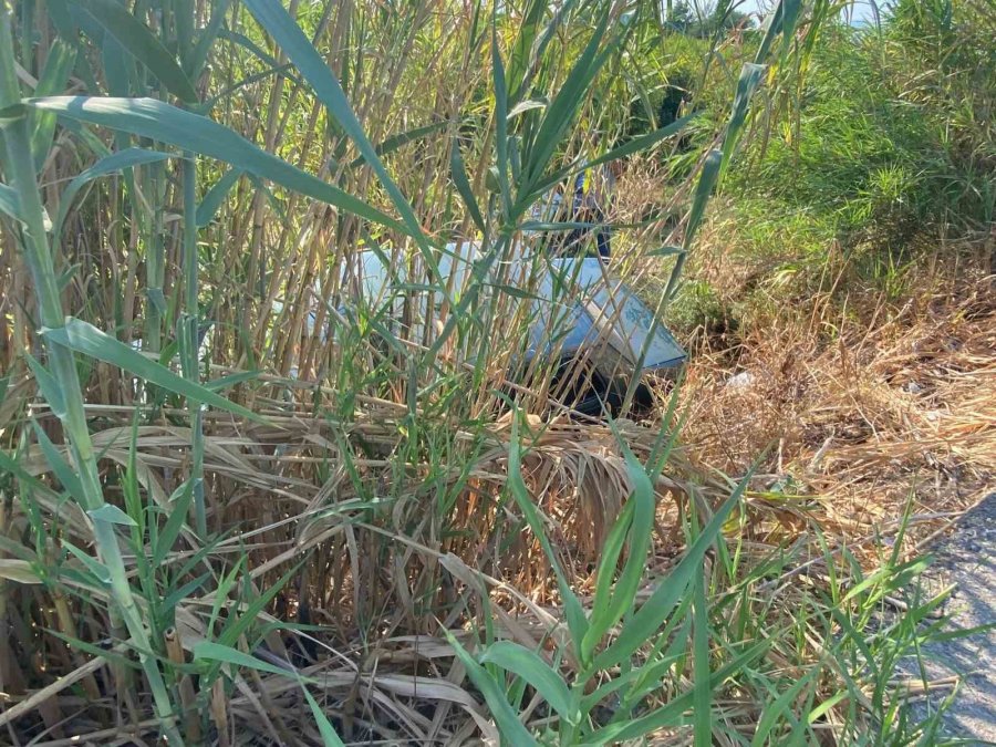 Antalya’da Otomobil Şarampole Uçtu: Anne Ve Kızı Yaralandı