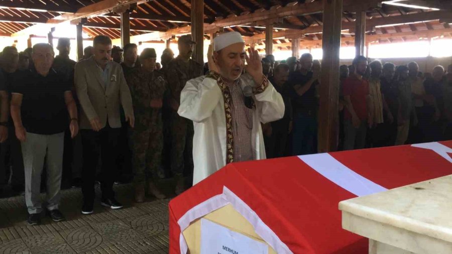 Kazada Hayatını Kaybeden Özel Harekat Polisi Son Yolculuğuna Uğurlandı