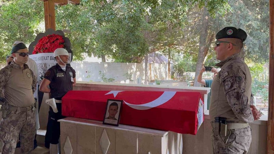 Kazada Hayatını Kaybeden Özel Harekat Polisi Son Yolculuğuna Uğurlandı