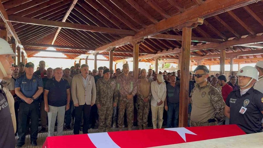 Kazada Hayatını Kaybeden Özel Harekat Polisi Son Yolculuğuna Uğurlandı