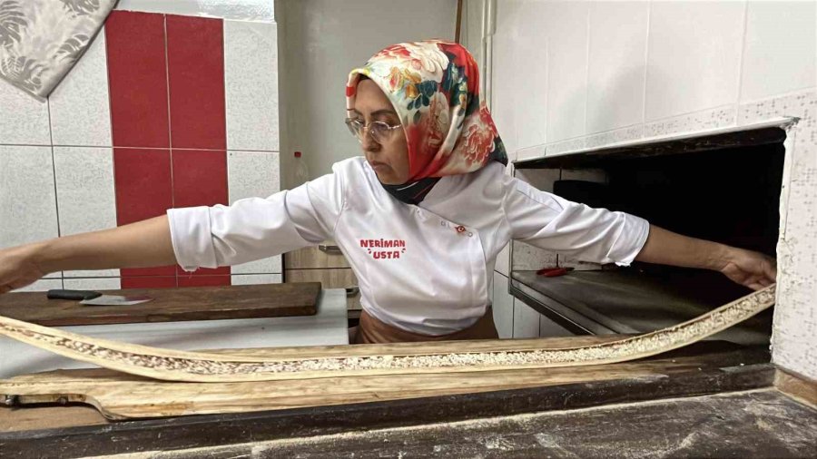 Konya’da Etli Ekmek Kadın Ustanın Elinde Lezzet Buluyor