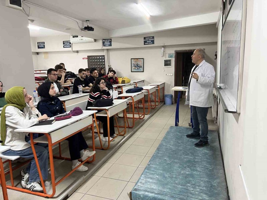 Uzmanlardan Ebeveynlere Öğrencilere ‘rehberlik Edin’ Tavsiyesi
