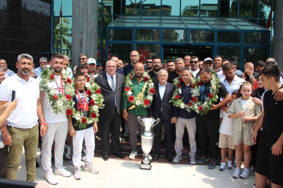 Kırkpınar Başpehlivanı Orhan Okulu Baba Ocağında Coşku İle Karşılandı