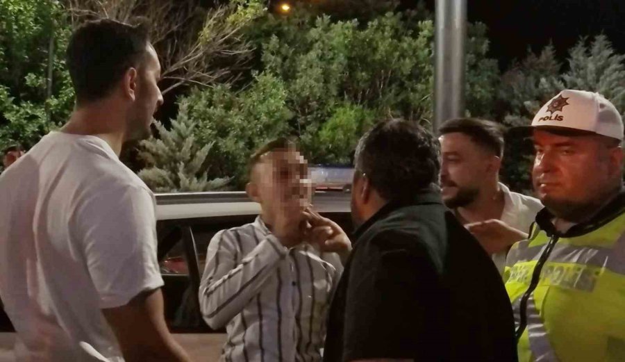 Alkollü Sürücü Önce Polise Direnip Zorluk Çıkardı, Sonra Polis Aracının Camını Kırdı