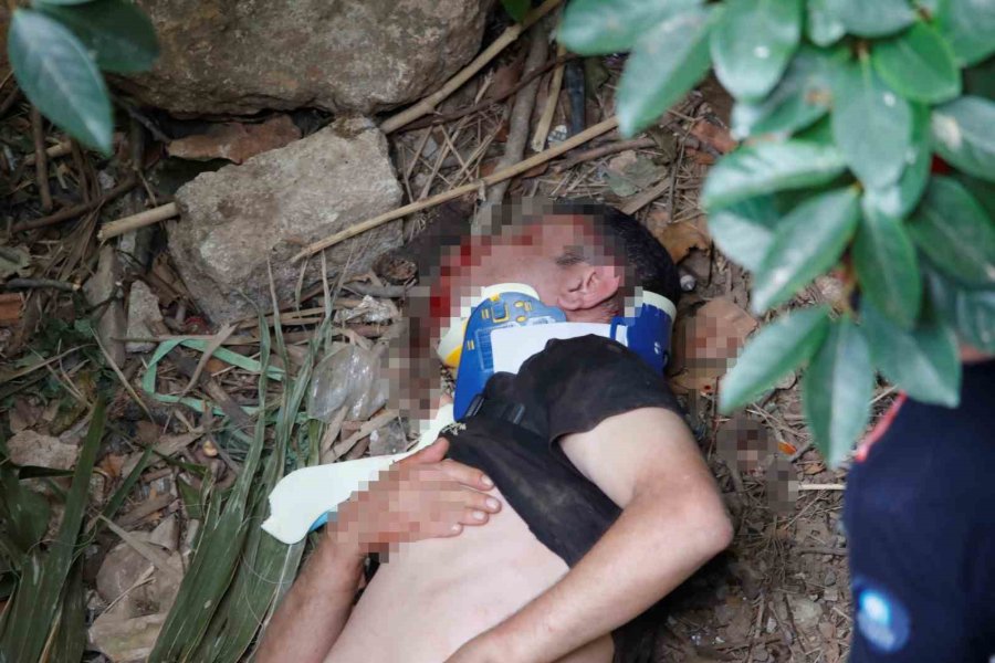 Kayalıklardan Düşüp Yaralanan Genci Kurtarmak İçin Ekipler Seferber Oldu