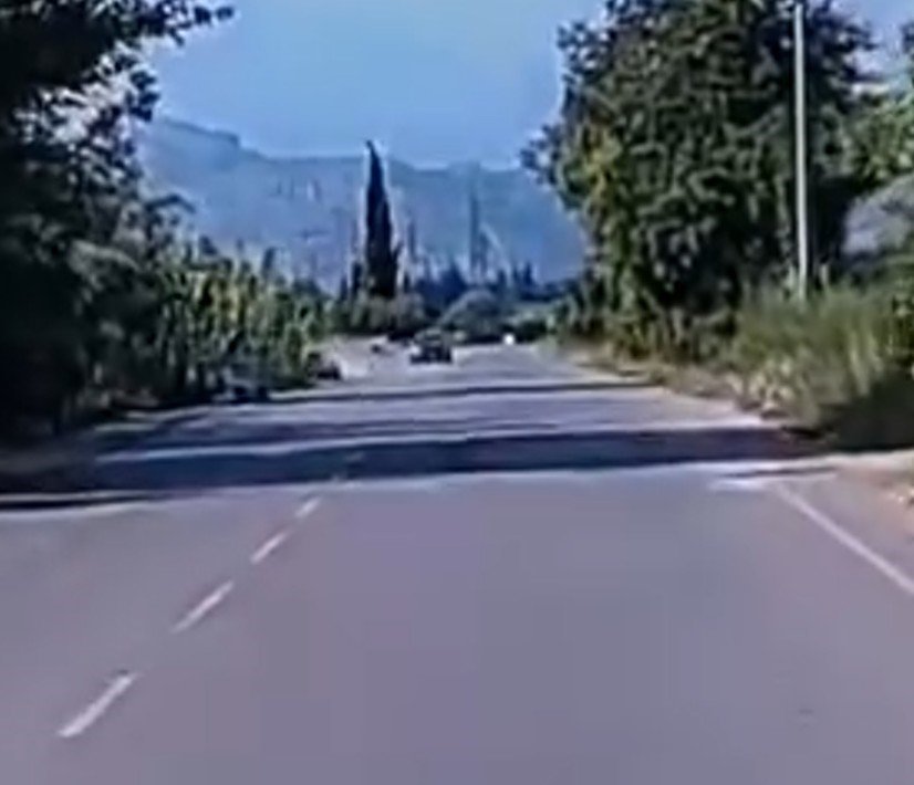 Anne Ve Kızının Yaralandığı Kazada Otomobilin Şarampole Düştüğü Anlar Kamerada