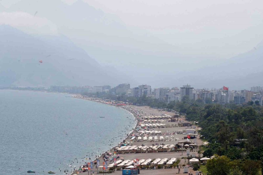 Antalya’nın Simgesi Beydağları Nem Bulutu Arasında Kayboldu