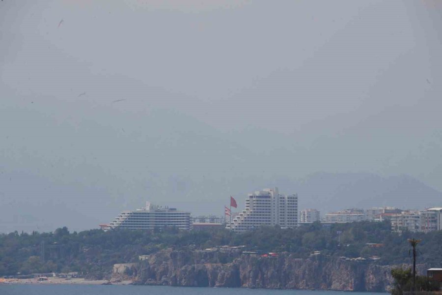 Antalya’nın Simgesi Beydağları Nem Bulutu Arasında Kayboldu