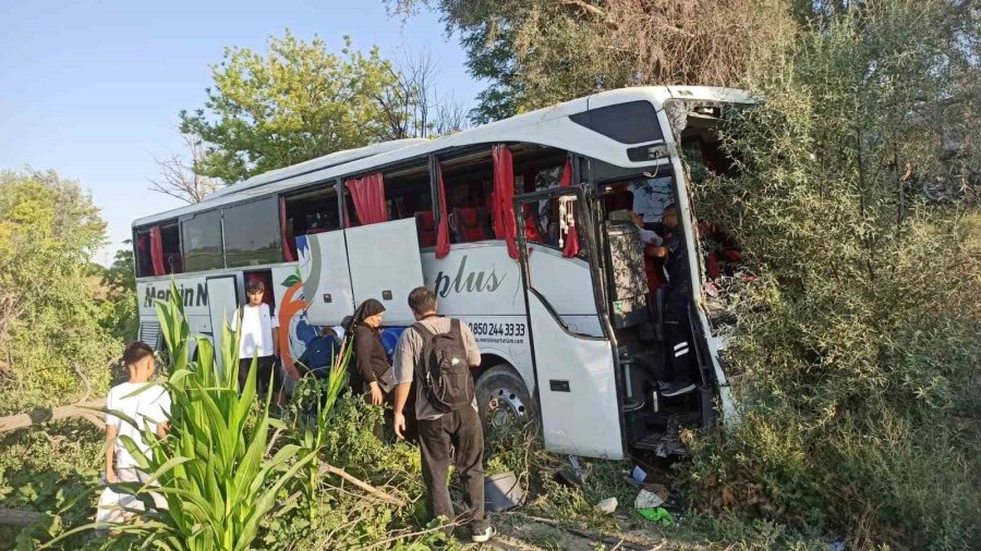 Konya’da Yolcu Otobüsü Yoldan Çıkarak Ağaçlara Çarptı: 7 Yaralı