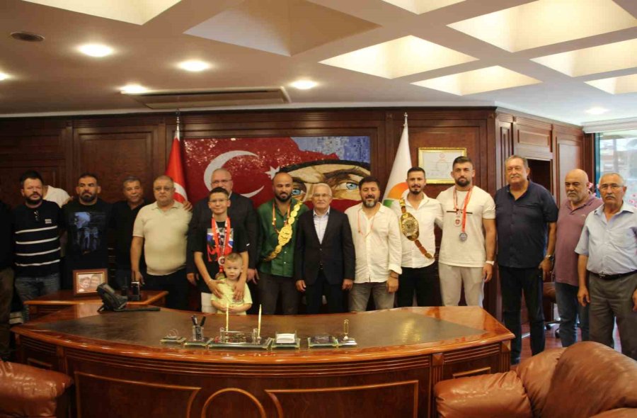 Kırkpınar Başpehlivanı Orhan Okulu Baba Ocağında Coşku İle Karşılandı