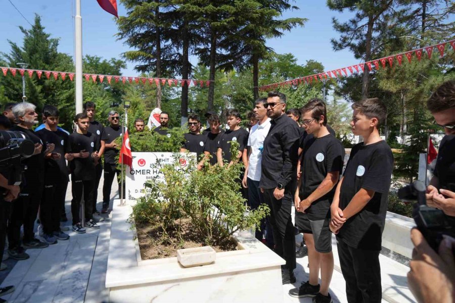 Arnavutköy’den Şehit Ömer Halisdemir’in Kabrine 6 Gün Pedal Çevirdiler