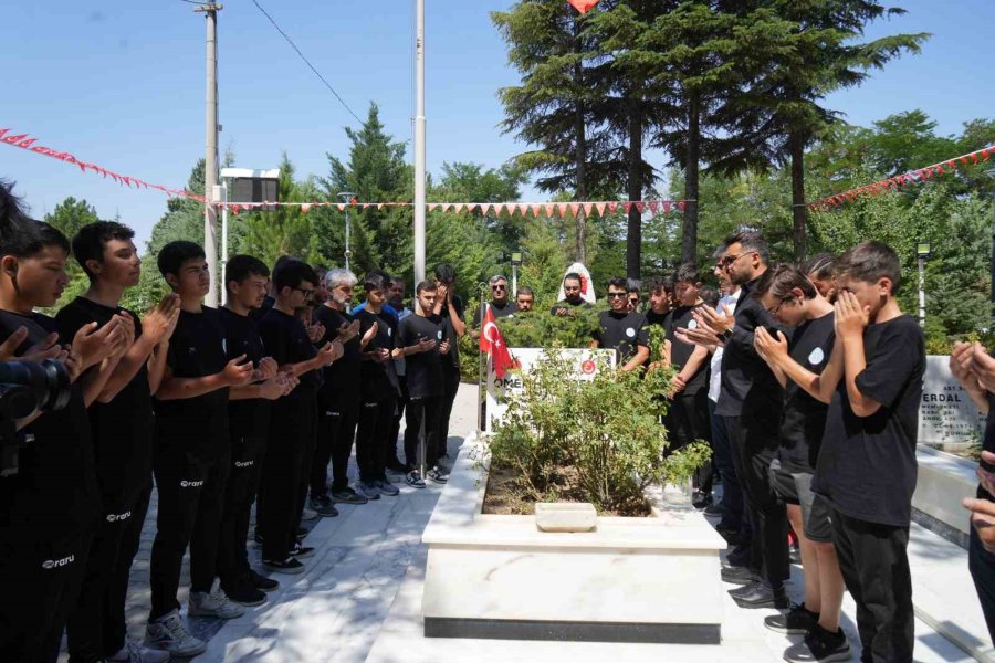 Arnavutköy’den Şehit Ömer Halisdemir’in Kabrine 6 Gün Pedal Çevirdiler