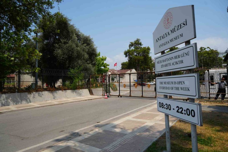 Antalya Arkeoloji Müzesi’nde Tadilat Başladı, Ziyaretçilere Kapatıldı