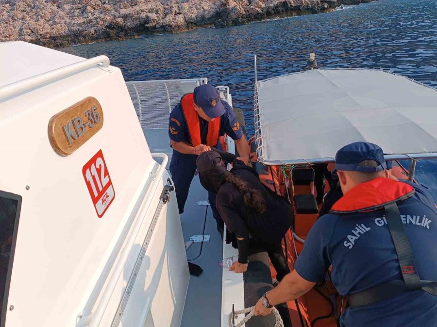 Kaş’ta 21 Düzensiz Göçmen Ve 1 Organizatör Yakalandı