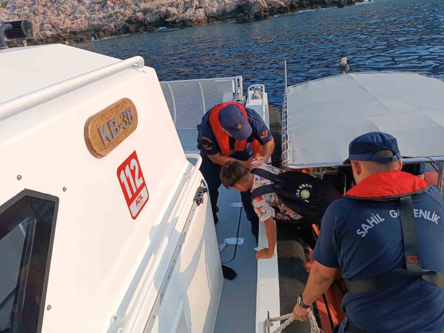 Kaş’ta 21 Düzensiz Göçmen Ve 1 Organizatör Yakalandı