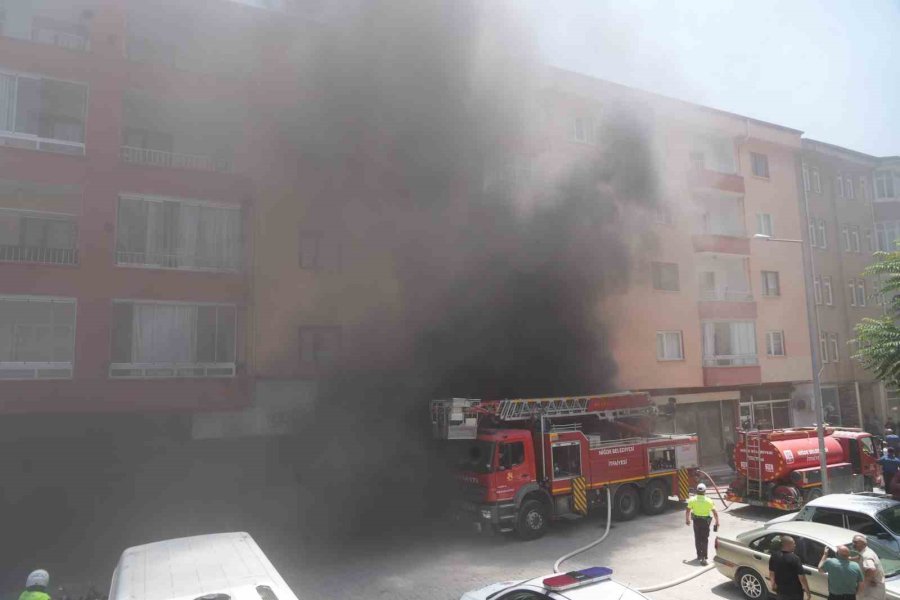 Niğde’de İş Yeri Deposunda Yangın