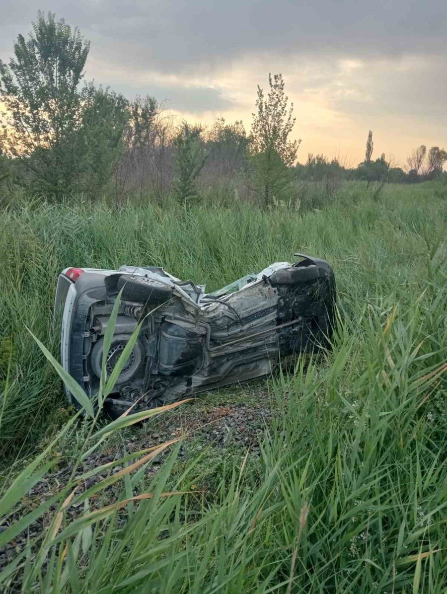 Trenin Çarptığı Araçta Tatile Gelen Gurbetçi Vatandaş Öldü