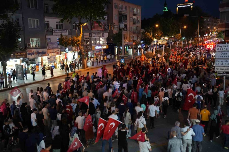 Niğde’de 15 Temmuz Fener Alayı Düzenlendi