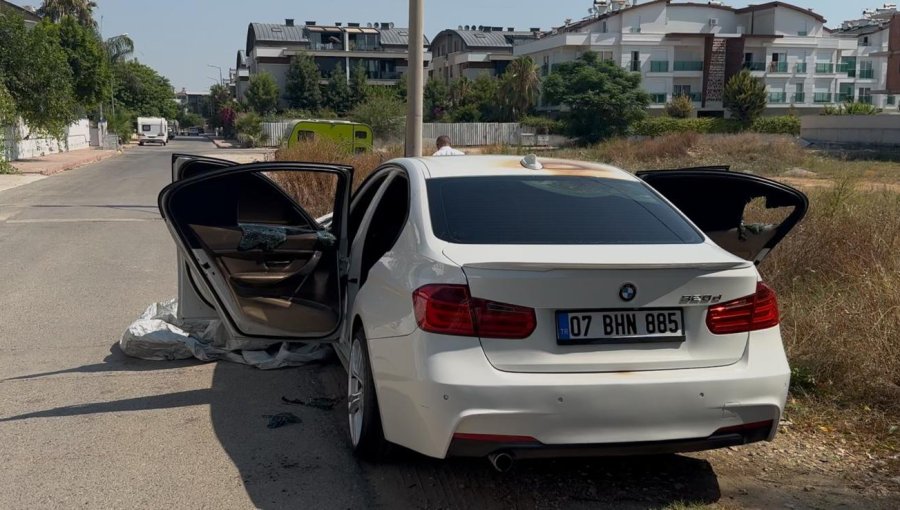 Antalya’da İş Adamının Lüks Otomobiline Saldırı