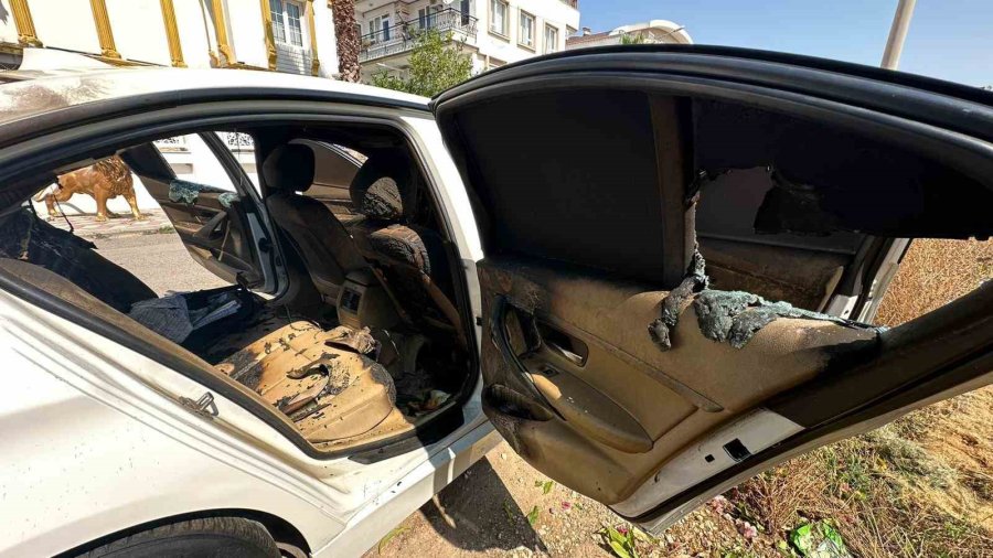 Antalya’da İş Adamının Lüks Otomobiline Saldırı