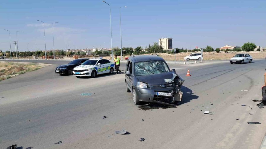 Karaman’da Otomobille Hafif Ticari Araç Çarpıştı: 1 Yaralı