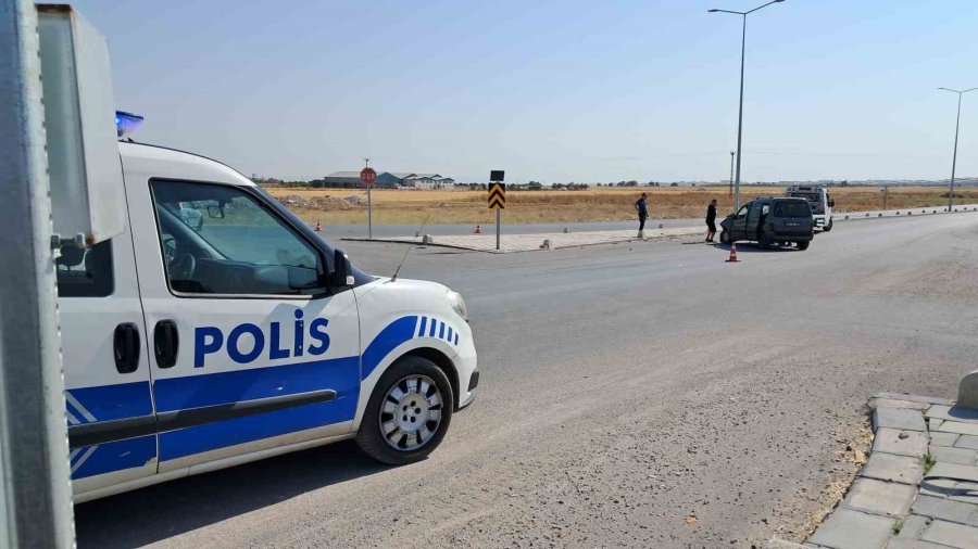 Karaman’da Otomobille Hafif Ticari Araç Çarpıştı: 1 Yaralı