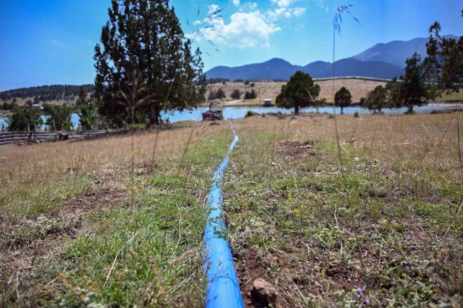 Mersin Büyükşehir Belediyesinden Çiftçiye Sulama Borusu Desteği