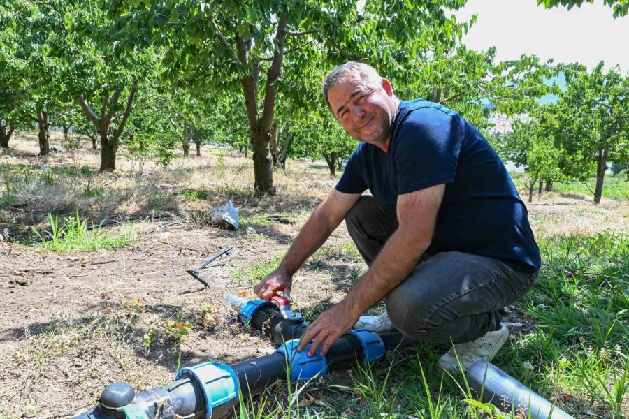 Mersin Büyükşehir Belediyesinden Çiftçiye Sulama Borusu Desteği