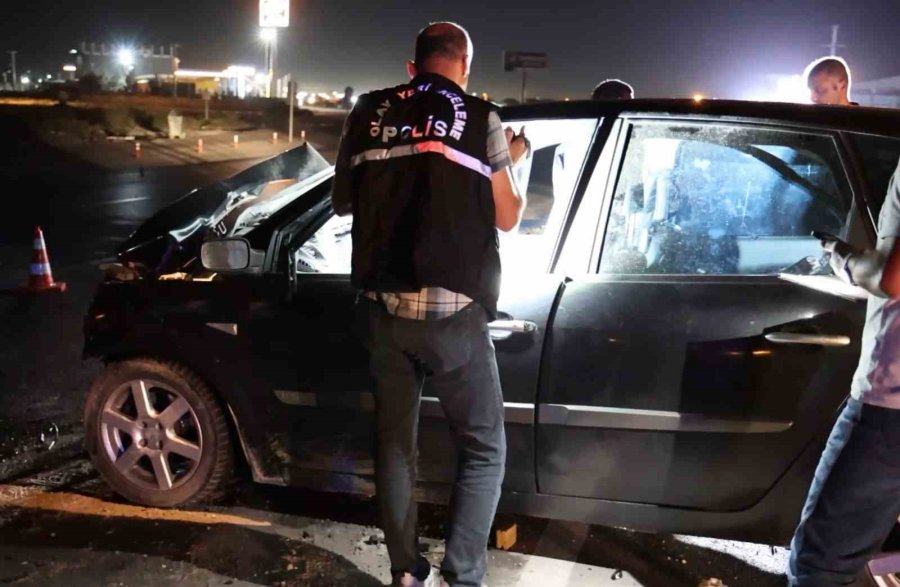 Kontrolden Çıkan Otomobil Duvara Çarpıp Yola Savruldu: 1 Ağır Yaralı