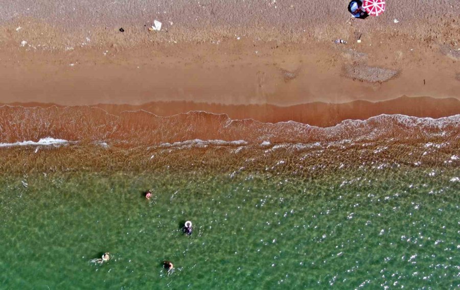 Çardaklardan Arındırılıp Özgürleştirilen Kumköy Sahili Şimdi De Çöplerle Boğuşuyor