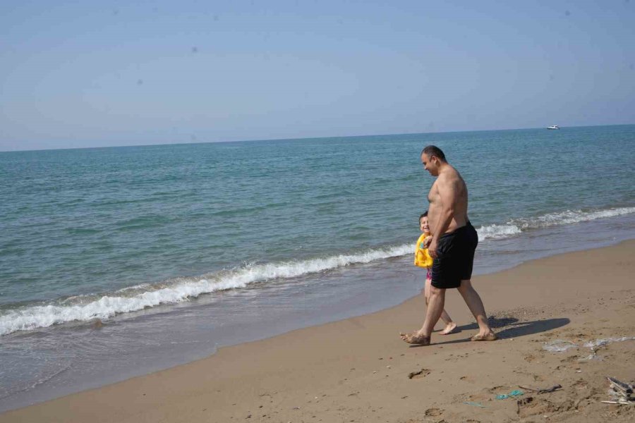 Çardaklardan Arındırılıp Özgürleştirilen Kumköy Sahili Şimdi De Çöplerle Boğuşuyor