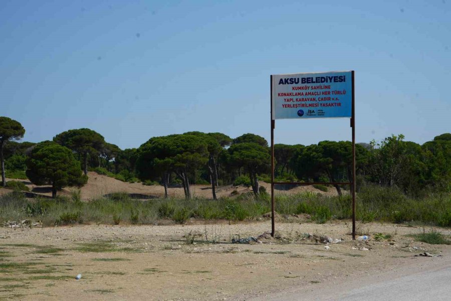 Çardaklardan Arındırılıp Özgürleştirilen Kumköy Sahili Şimdi De Çöplerle Boğuşuyor