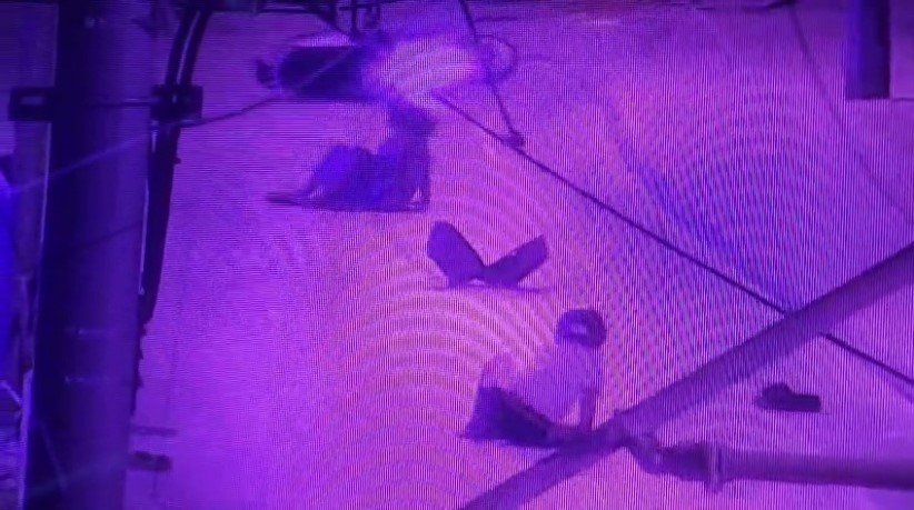 Tramvay Durağına Çarpan Motosikletteki 2 Kişi Yaralandı