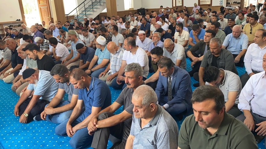 Kulu’da Yapımı Tamamlanan Camide İlk Cuma Namazı Kılındı