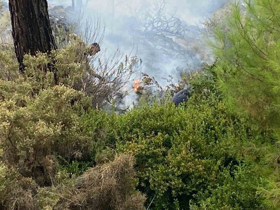 Kumluca’da Çıkan Orman Yangınında 1 Dekar Alan Yandı