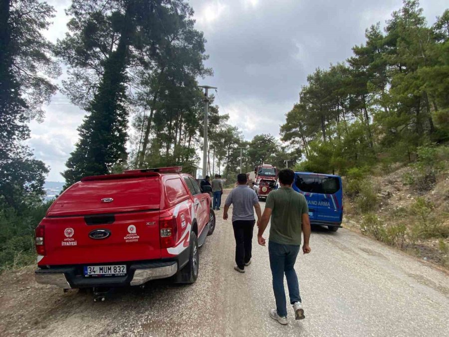 Kumluca’da Çıkan Orman Yangınında 1 Dekar Alan Yandı