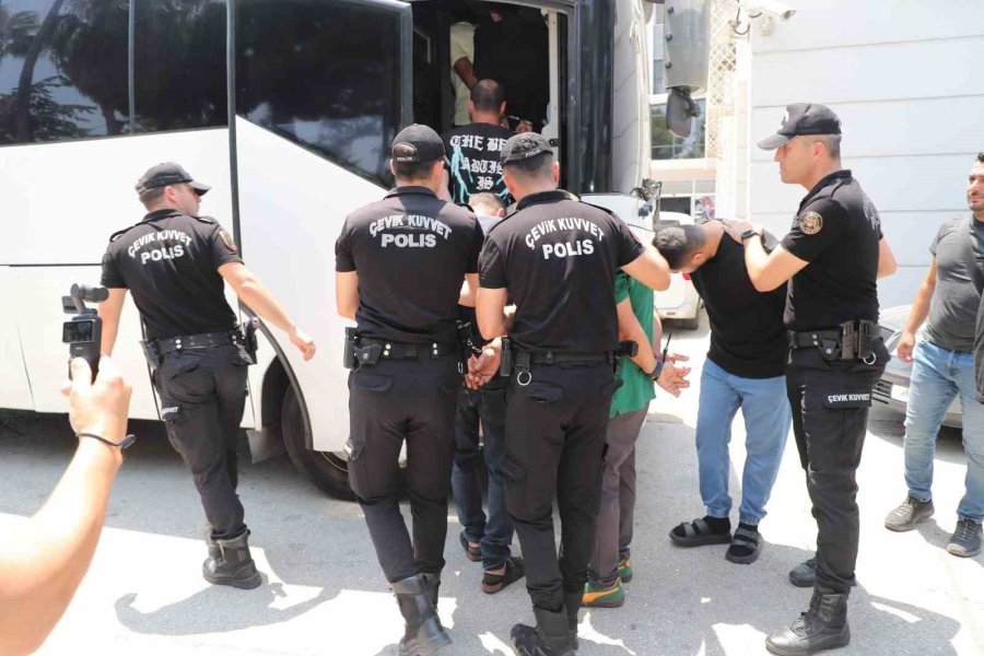 Mersin’de Restoranda Müzik Kavgasının Şüphelileri Tutuklandı