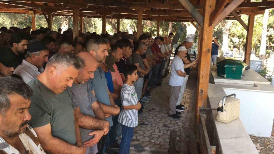 Sosyal Medya Fenomeni ’çello Mustafa’ Hayatını Kaybetti