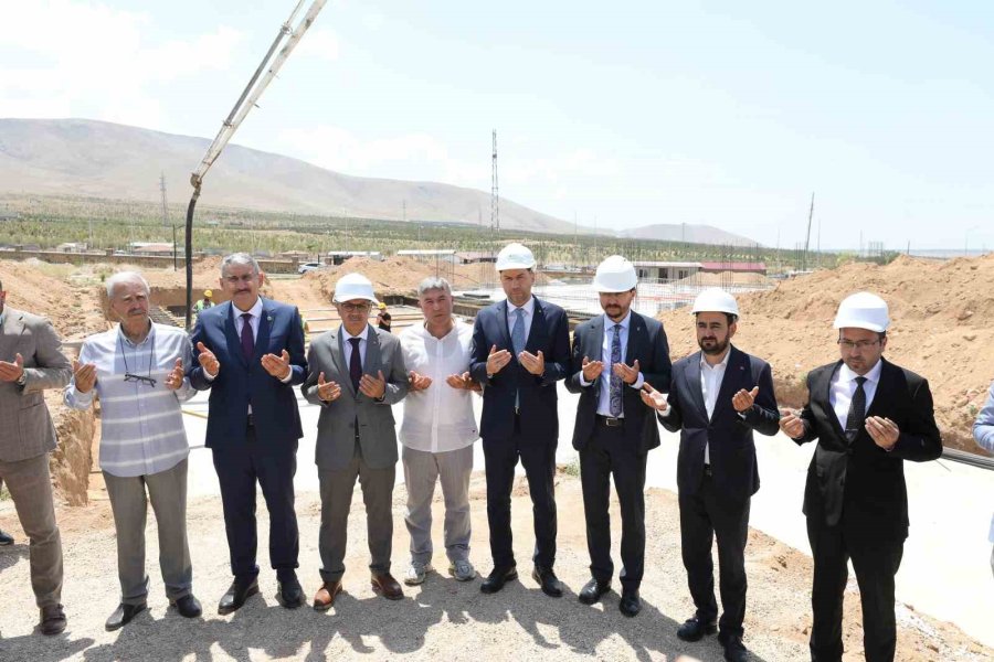 Niğde’de Hıdırlık Külliyesi’nin Temeli Atıldı