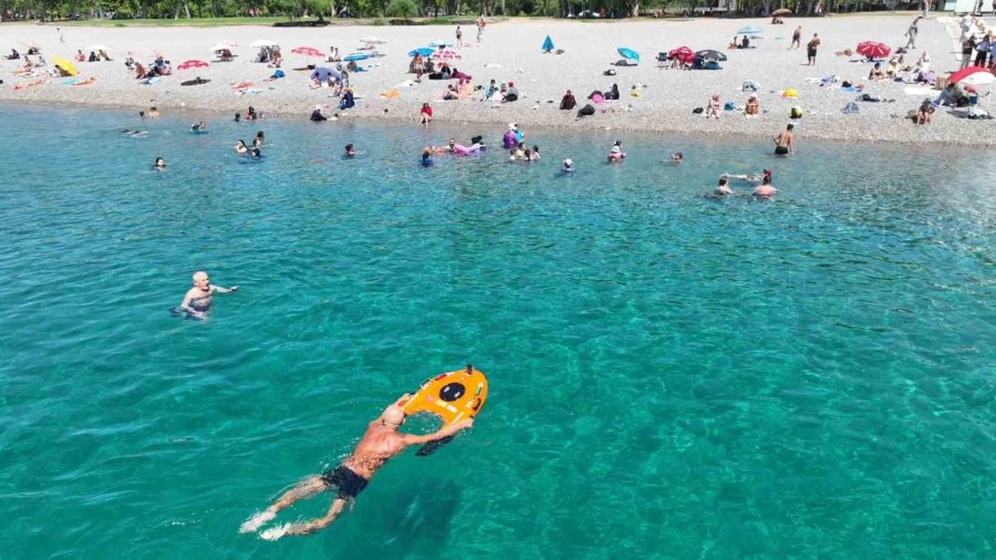 Konyaaltı Sahili’nde İnsansız Robot Cankurtaran İş Başında