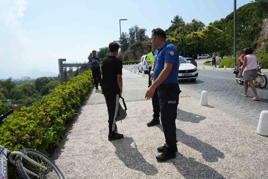 Virajı Alamayan 2 Çocuk Bisikletle 5 Metre Yükseklikteki Varyanttan Çalılıklara Düştü