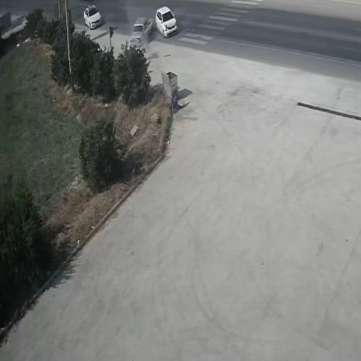 Manavgat’ta Otomobilin U Dönüşü Sonrası Kaza Anı Kamerada