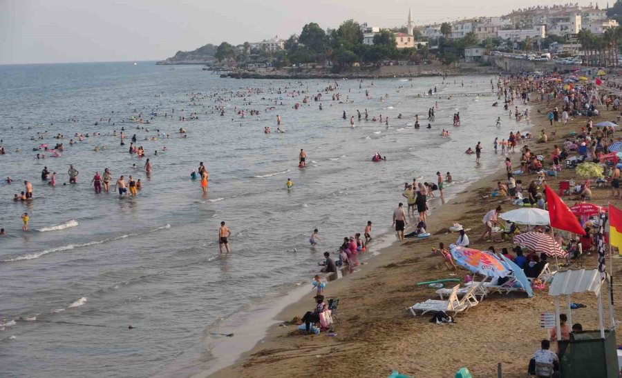 Sıcak Ve Nem Arttı, Sahillerde Yoğunluk Başladı