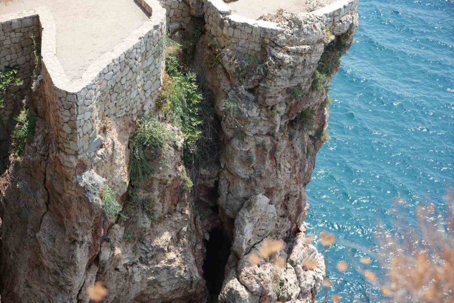 Antalya Falezlerinde Bazı Bölgelerin Koruma Statüsü Değiştirildi