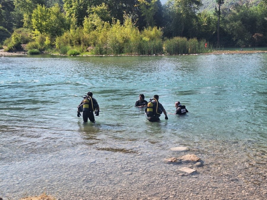 Antalya’da Akıntıya Kapılarak Kaybolan Genci Arama Çalışmaları Sürüyor