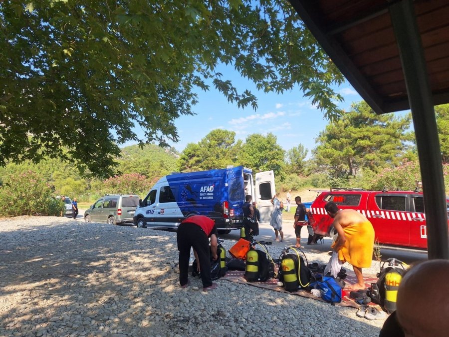 Antalya’da Akıntıya Kapılarak Kaybolan Genci Arama Çalışmaları Sürüyor