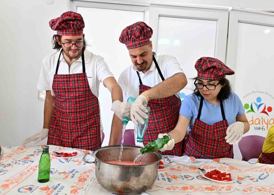 Muratpaşa’da Özel Gereksinimli Bireyler Mutfak Atölyesinde Buluştu
