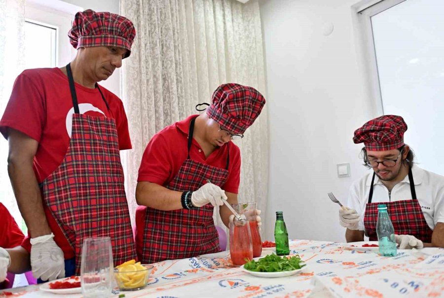 Muratpaşa’da Özel Gereksinimli Bireyler Mutfak Atölyesinde Buluştu