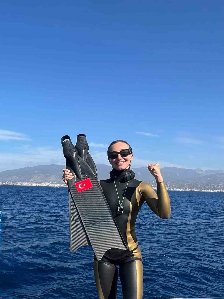 Şahika Ercümen’den 4 Günde 4 Altın Madalya